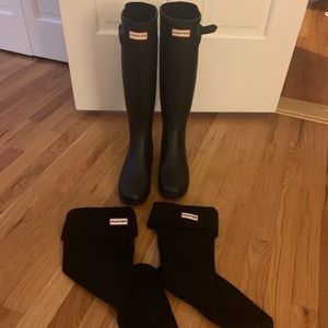 HUNTER Rain boots + HUNTER socks